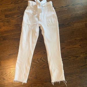 White Abercrombie Fitch Womens jeans with tie and frayed bottoms. Size 00/24.